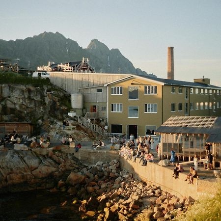 Trevarefabrikken Hotel Henningsvaer Luaran gambar