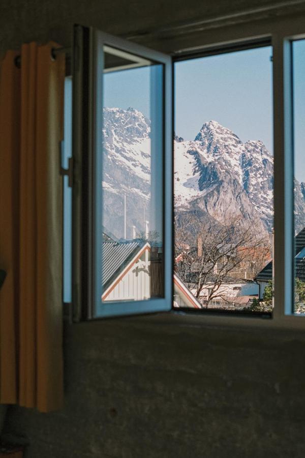 Trevarefabrikken Hotel Henningsvaer Luaran gambar