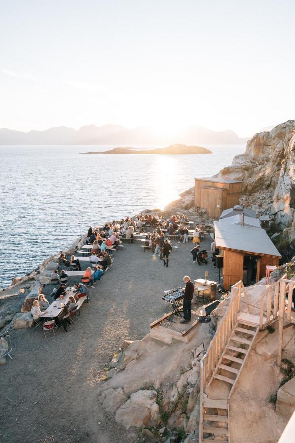 Trevarefabrikken Hotel Henningsvaer Luaran gambar