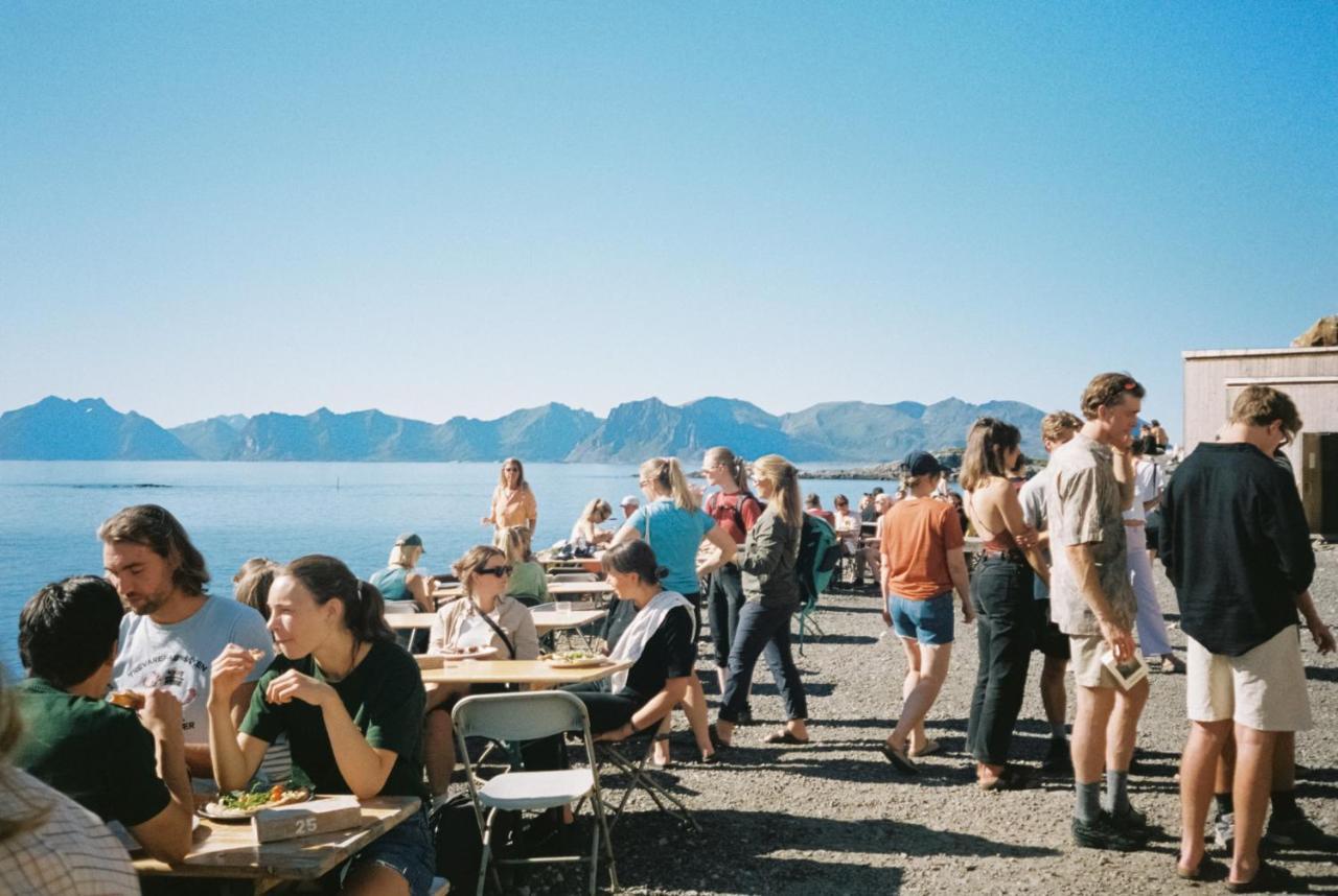 Trevarefabrikken Hotel Henningsvaer Luaran gambar