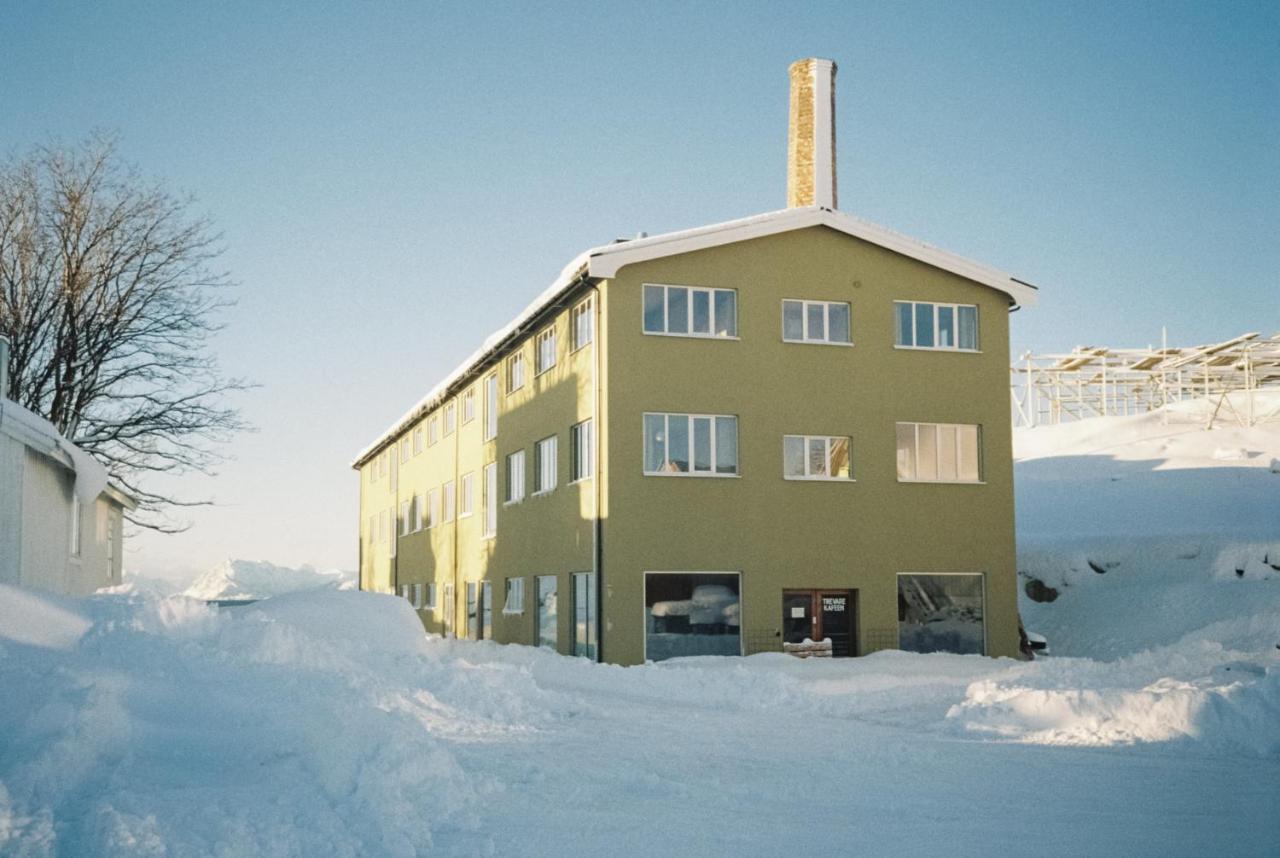 Trevarefabrikken Hotel Henningsvaer Luaran gambar