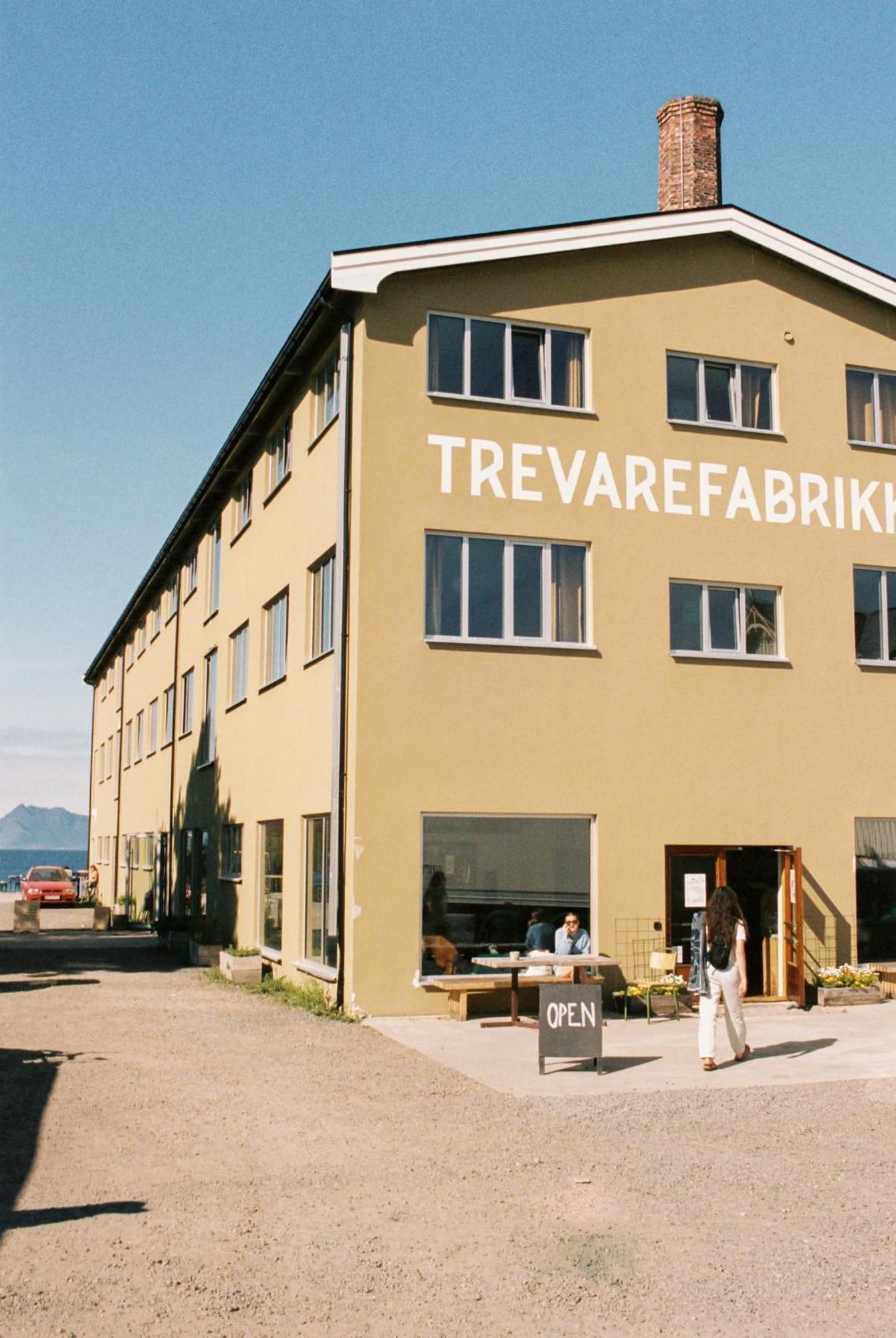 Trevarefabrikken Hotel Henningsvaer Luaran gambar