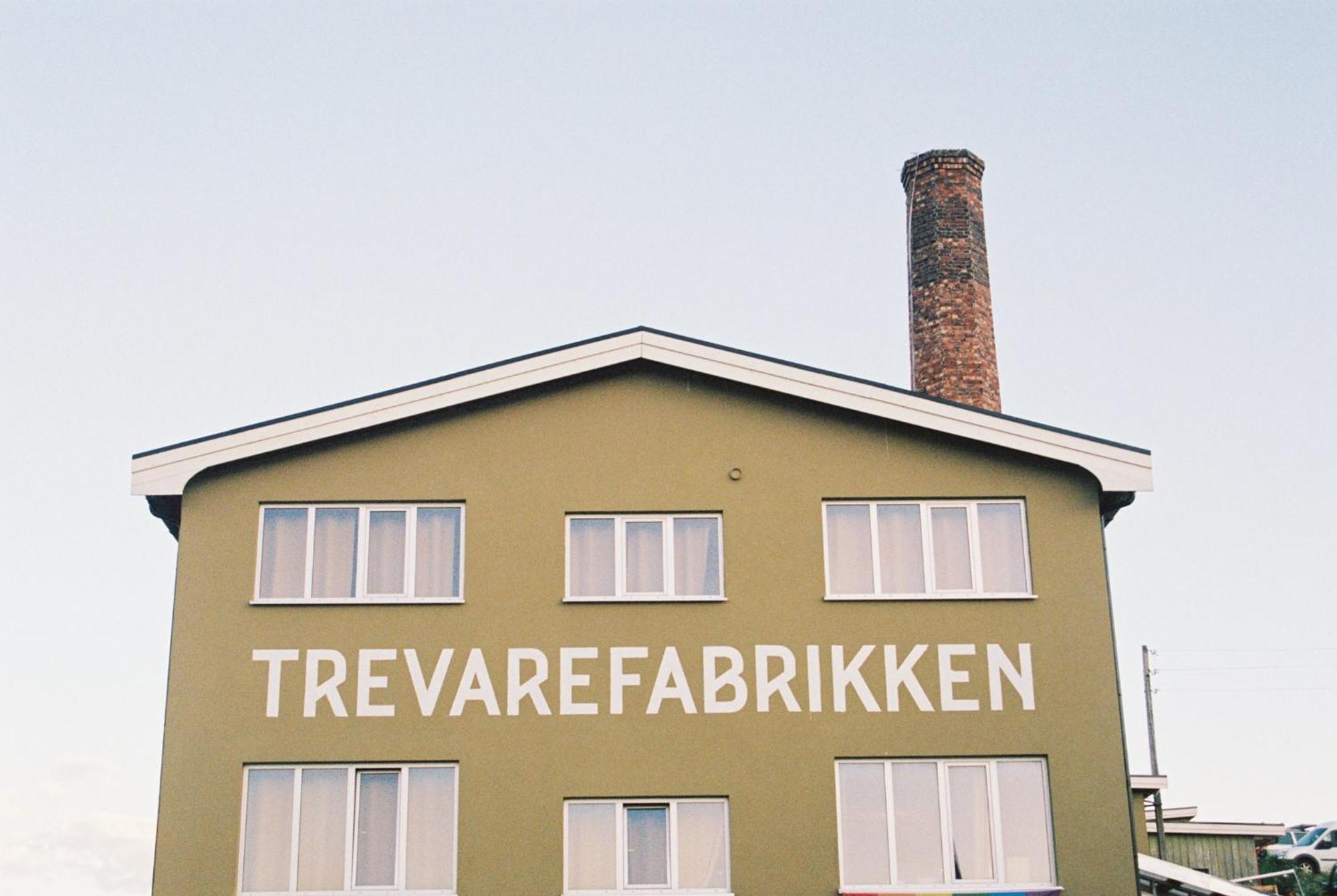 Trevarefabrikken Hotel Henningsvaer Luaran gambar