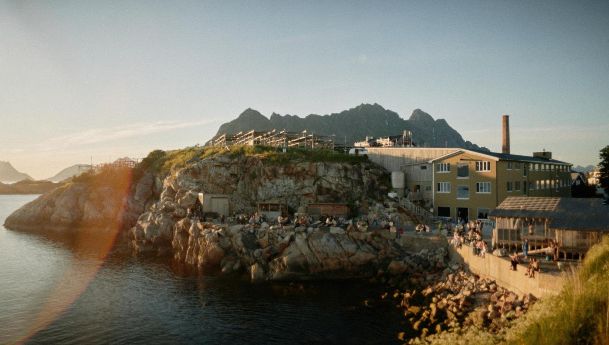 Trevarefabrikken Hotel Henningsvaer Luaran gambar