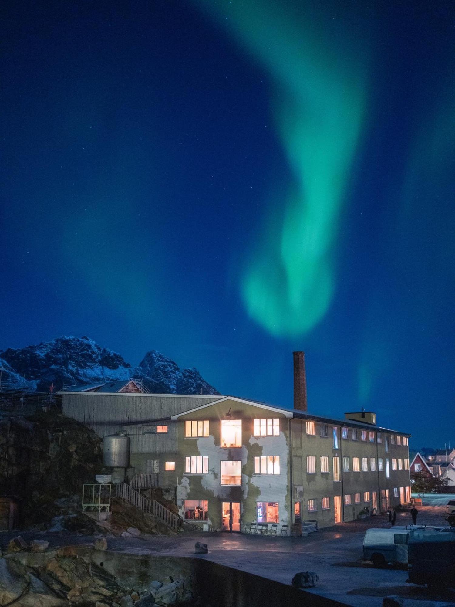 Trevarefabrikken Hotel Henningsvaer Luaran gambar