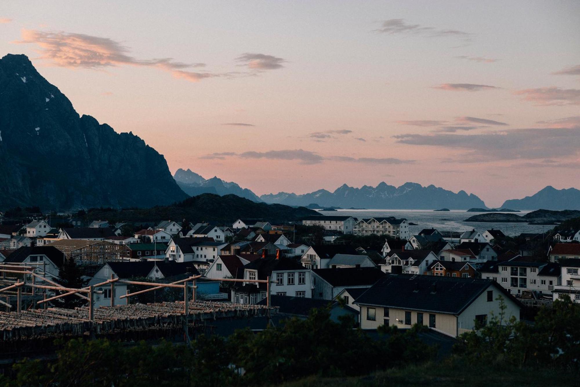 Trevarefabrikken Hotel Henningsvaer Luaran gambar