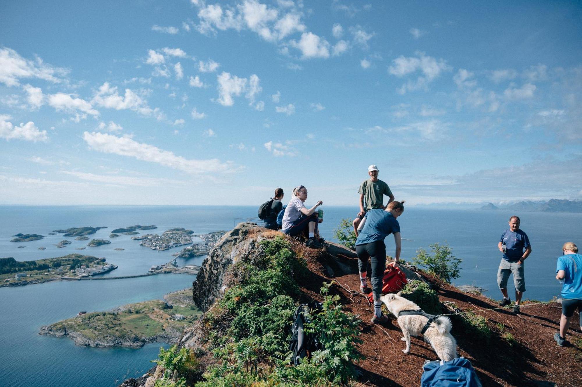 Trevarefabrikken Hotel Henningsvaer Luaran gambar