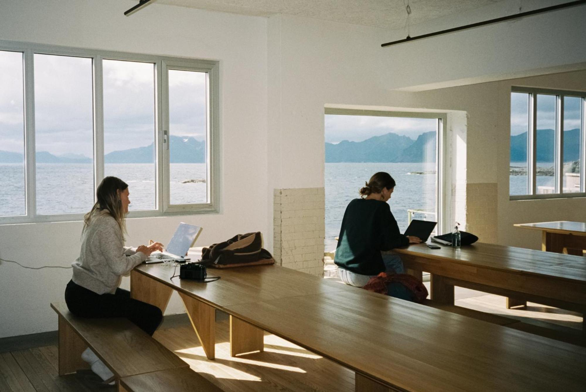 Trevarefabrikken Hotel Henningsvaer Luaran gambar